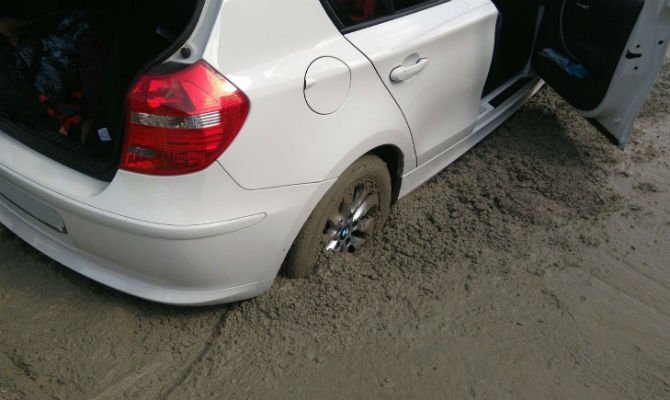 bmw-stuck-fresh-cement-2