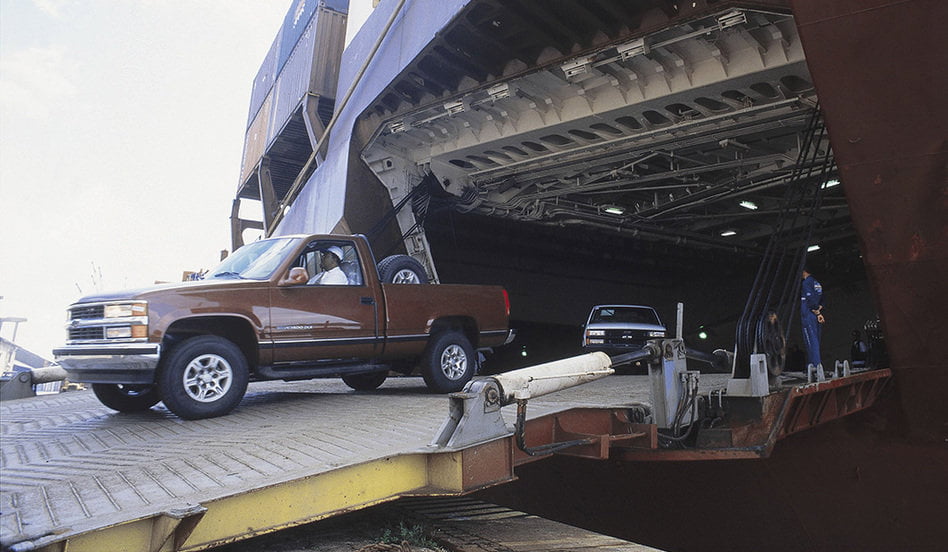 desembarque-de-picapes-silverado-da-general-motors-no-porto-de-rio-grande-rs