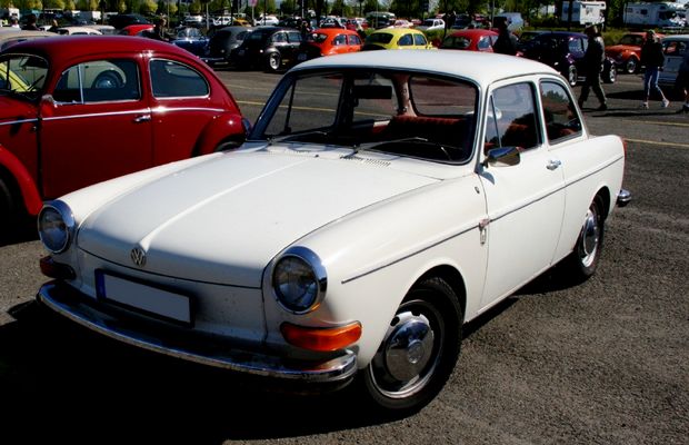vw_1600_sedan-13