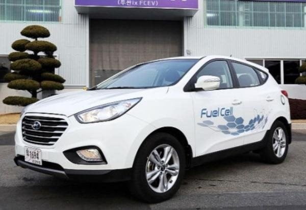 Hyundai ix35 é o primeiro carro comercial do mundo movido a hidrogênio. Fonte da imagem: Reprodução/Inhabitat