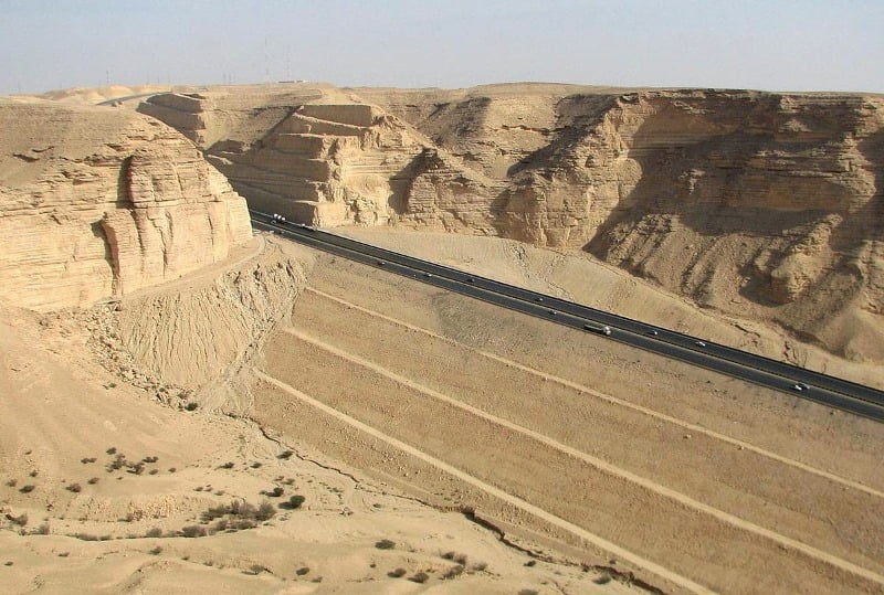mais-longa-reta-do-mundo-Arabia-Saudita (1)