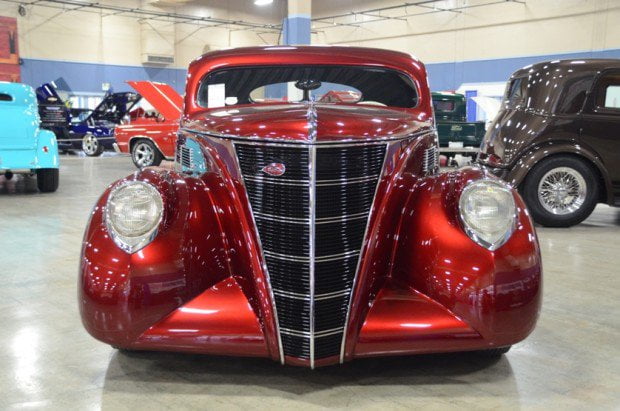 Metallica-James-Hetfield-1937-Lincoln-Zephyr-3-620x411
