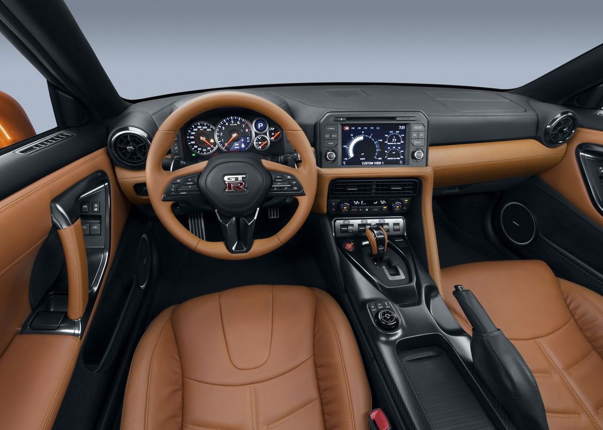 2017-Nissan-GT-R-FL-38