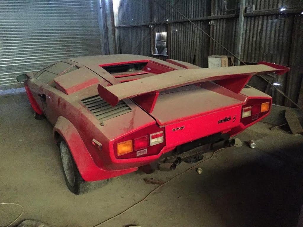 Entre as preciosidades encontradas, destacam-se notavelmente o Lamborghini Countach, o Porsche 911 Speedster e o Ferrari 400 / Foto reprodução / Vince Hernandez / Instagram