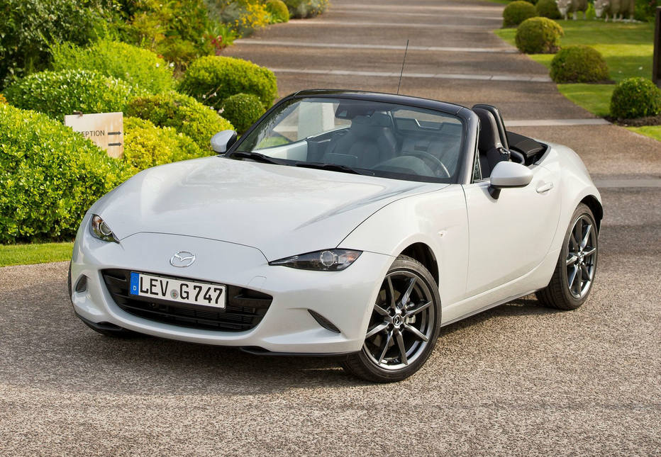 MAZDA MX-5 A Mazda já esteve no Brasil, mas não está mais. Da gama atual, com certeza gostaríamos de ter o conversível MX-5 por aqui outra vez. O grande barato é a esportividade do modelo não é tanto relacionada à potência, mas sim a leveza - a nova geração tem menos de 1.000 kg - com um motor 2.0 aspirado de 160 cv acoplado ao câmbio automático ou manual de seis marchas. Foto: DIVULGAÇÃO