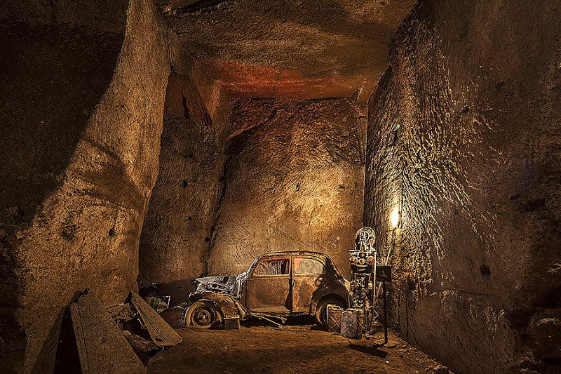 Italy, Naples: Tunnel Borbonico, down under the surface