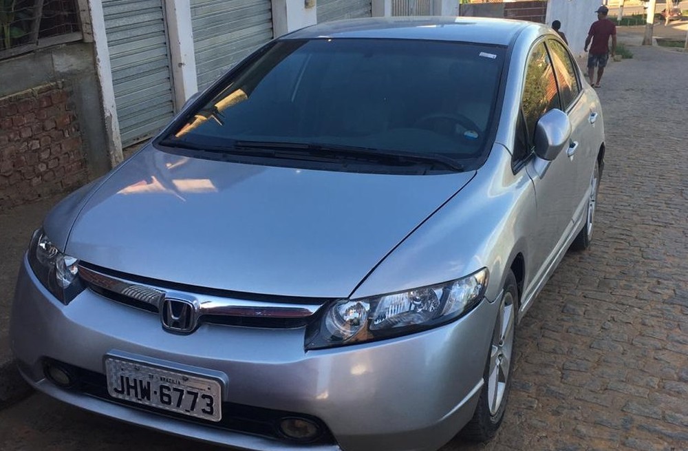 Mecânico é preso na Bahia suspeito de falsificar placa de carro em que Brasília aparece escrito com z — Foto: Divulgação/Polícia Civil