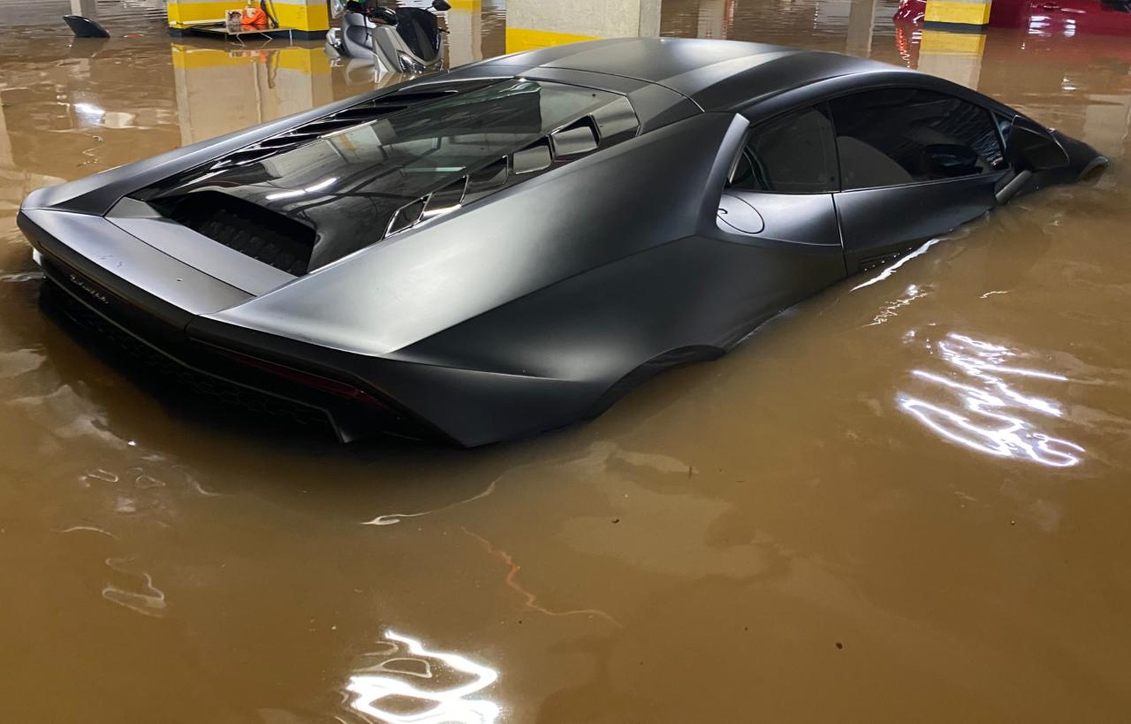 Lamborghini Huracán avaliada em R$ 1,6 milhão foi pega por alagamento em São Paulo — Foto: Fernando Santos/Arquivo Pessoal