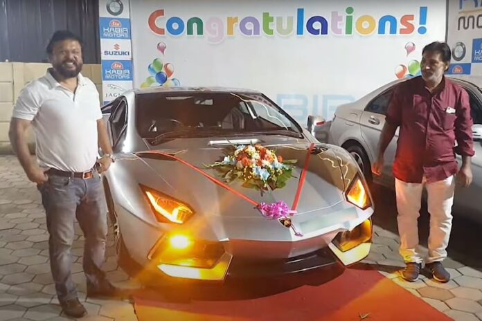 Batizado de "Tubarão Prateado" pelo proprietário, o Aventador tem aparência agressiva do tubarão / Foto reprodução