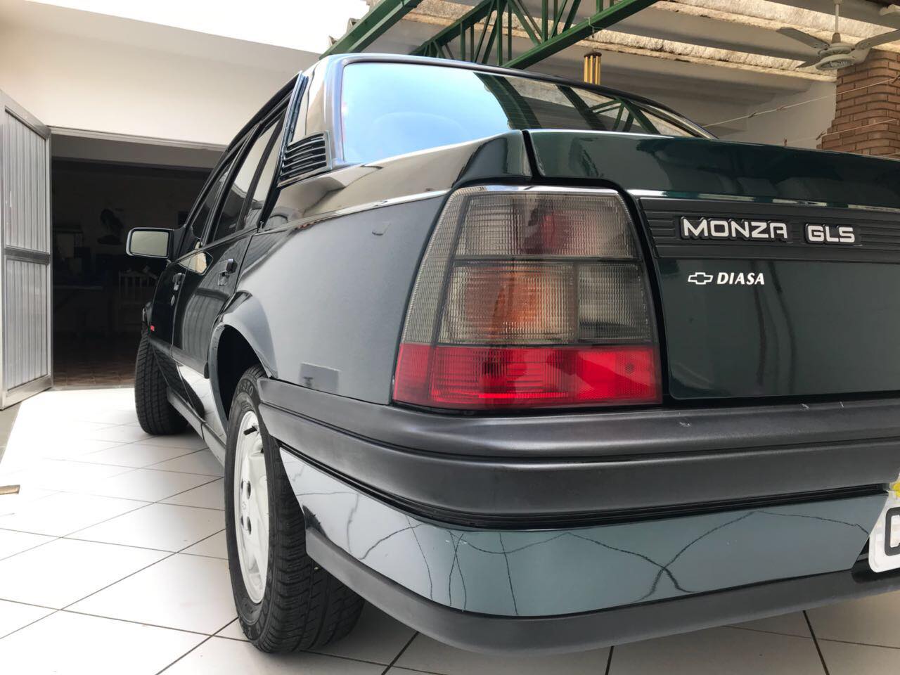 A versão GLS foi produzida entre 1994 e 1996 era bem semelhante a SL/E / Foto reprodução: Julio Raridades