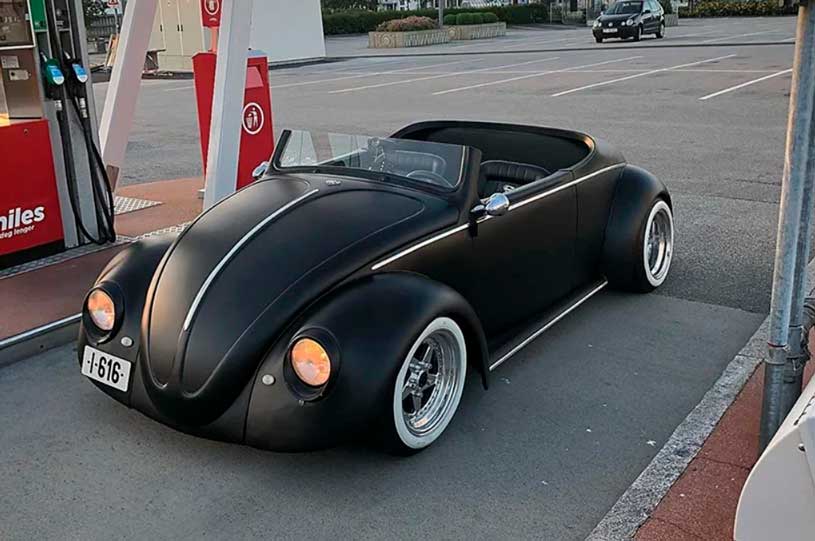 Volkswagen Fusca Deluxe de 1961 roadster preto fosco / Foto reprodução / Danni Koldal