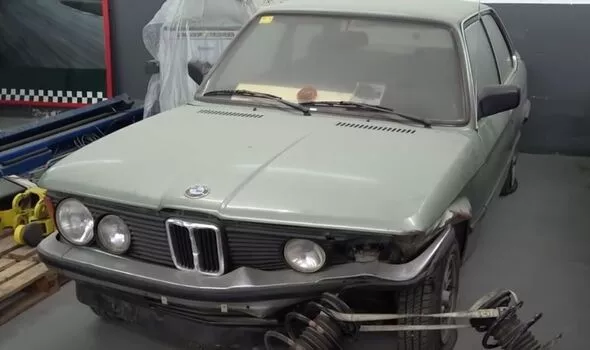 Incrível coleção de Carros Antigos encontrados abandonados em oficina / Foto reprodução / Restaurações M539