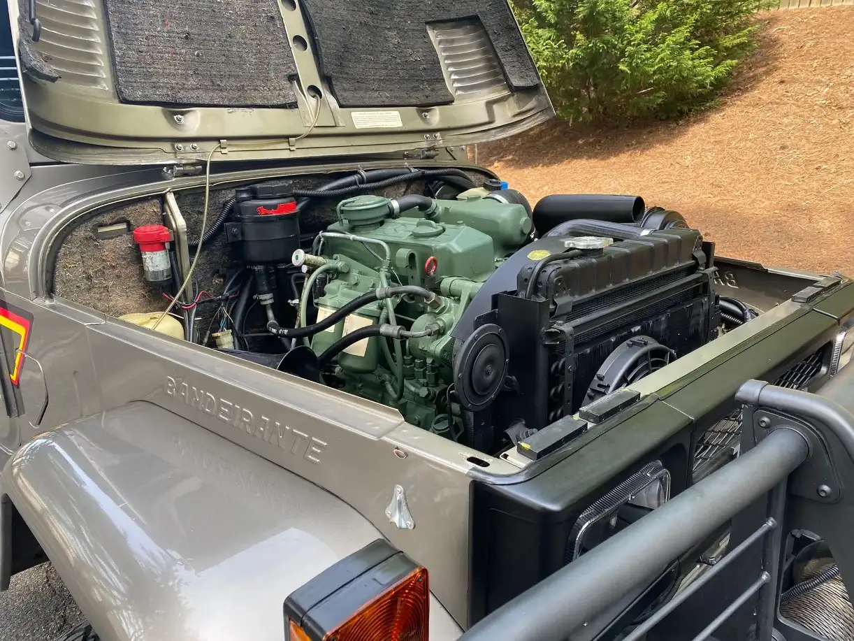 Toyota Bandeirante 1991 / Foto: Bring a Trailer