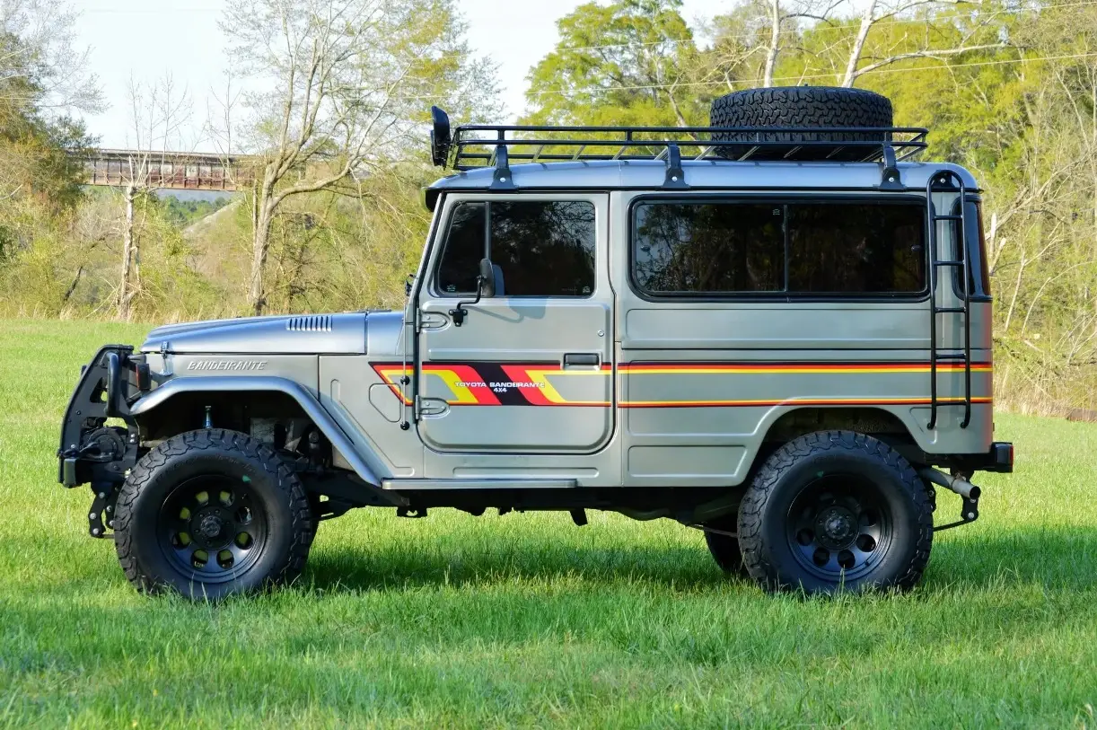 Toyota Bandeirante 1991 / Foto: Bring a Trailer