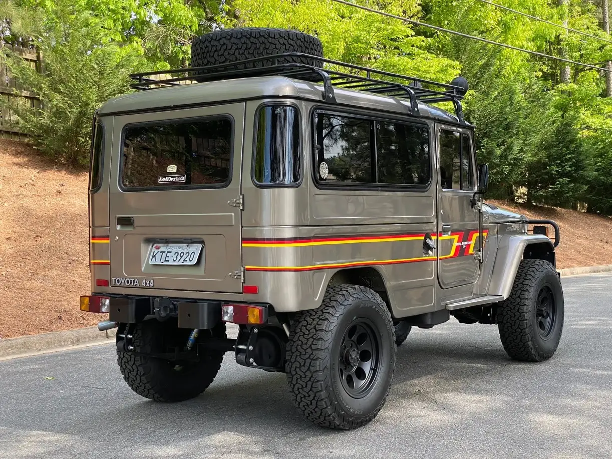 Toyota Bandeirante 1991 / Foto: Bring a Trailer