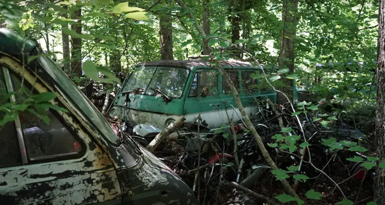 Foto: Auto Archaeology (O local também está repleto de carros antigos abandonados)