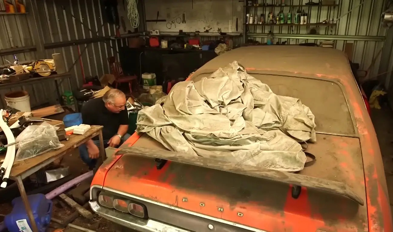 Ford Falcon 1973 Via: YouTube via Glenn Everitt - Master of Machines