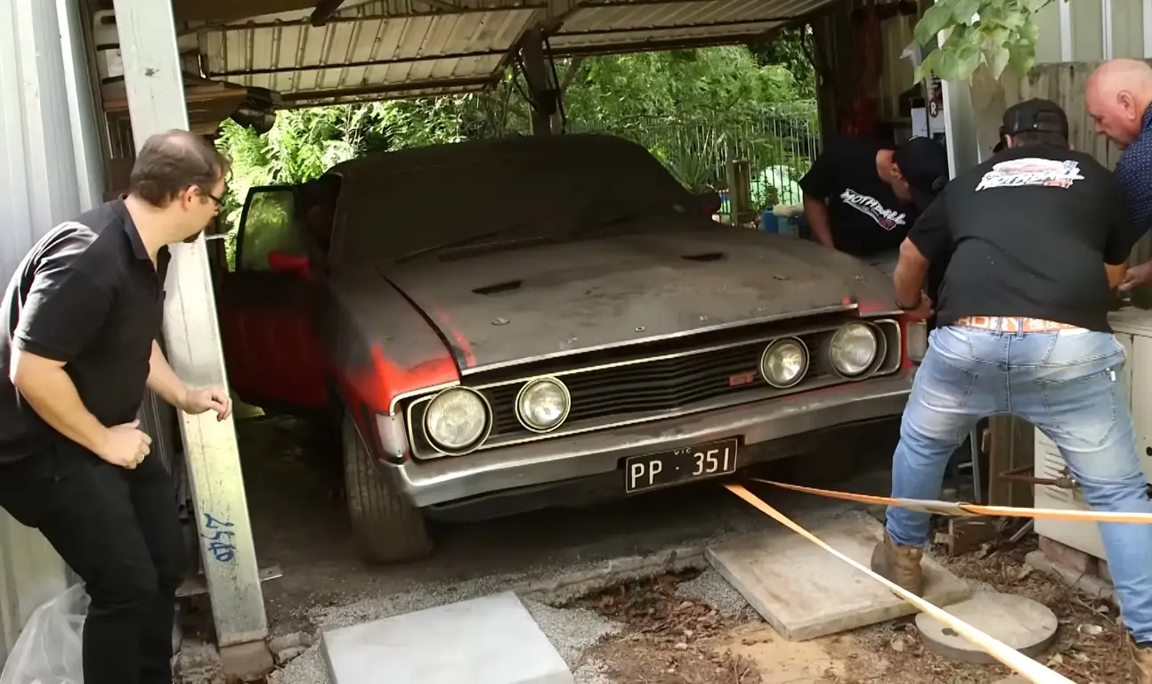 Ford Falcon 1973 Via: YouTube via Glenn Everitt - Master of Machines