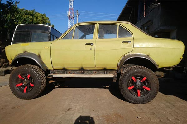Aos poucos o Ford Escort MK1 foi ganhado uma nova roupagem / Foto reprodução: The Mech