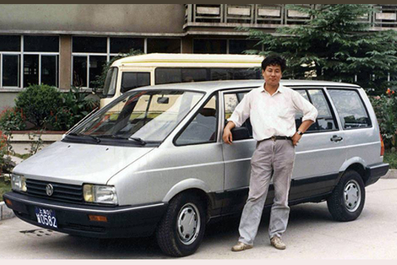 SH7181: Minivan do Santana