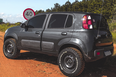 Fiat Uno SUV Country / Foto reprodução / Arquivo Pessoal