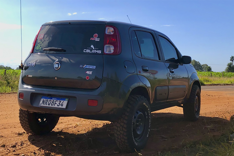 Fiat Uno SUV Country / Foto reprodução / Arquivo Pessoal