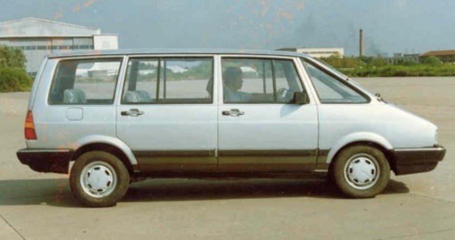 SH7181: Minivan do Santana