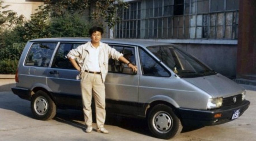 SH7181: Minivan do Santana