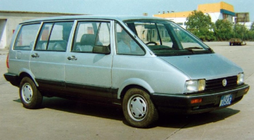 SH7181: Minivan do Santana