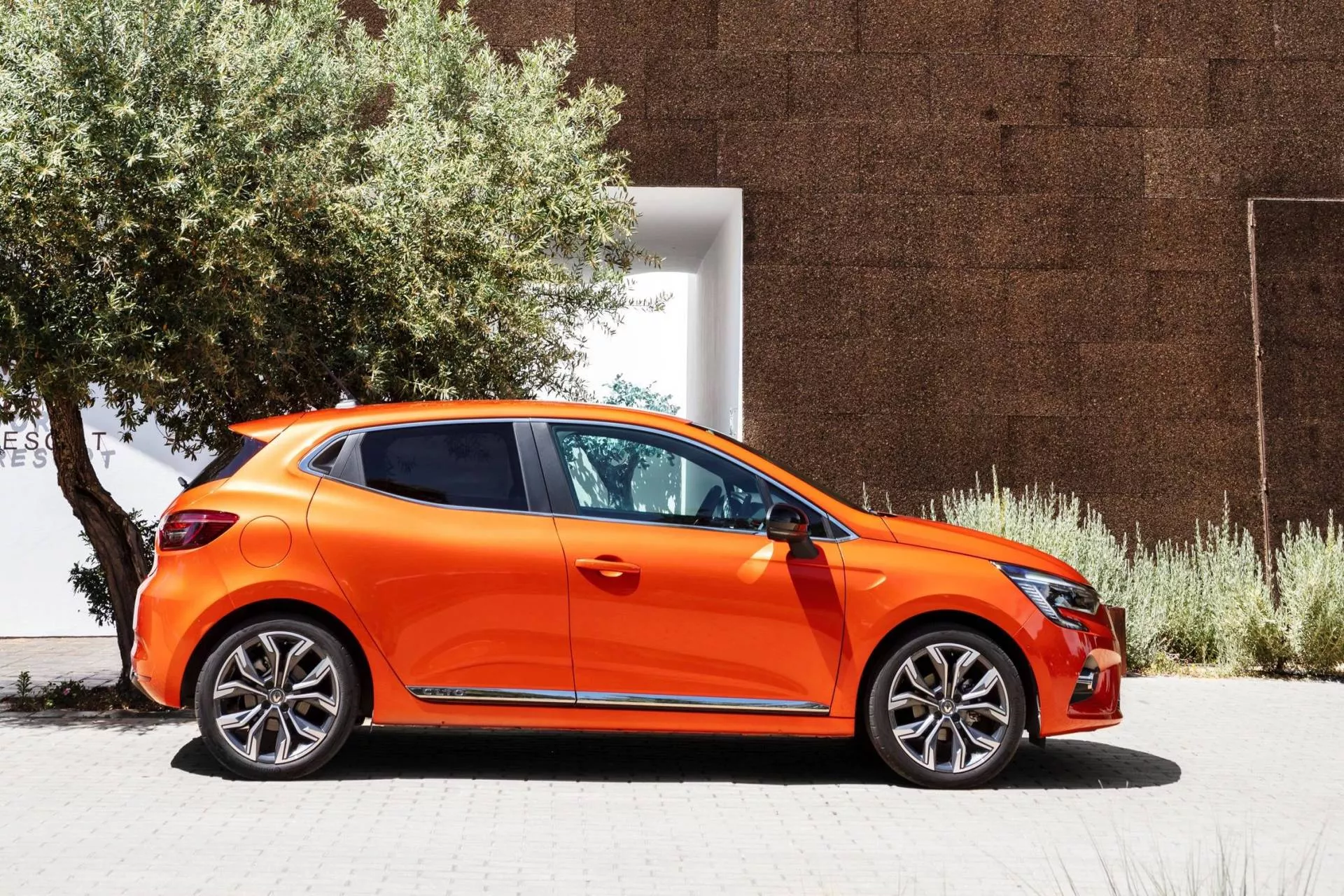 Novo Renault Clio 2024 / Foto reprodução / CarsCoops