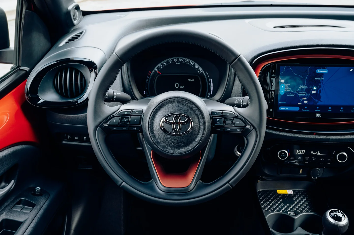 SUV Toyota Aygo X / Foto reprodução / Jayson Fong