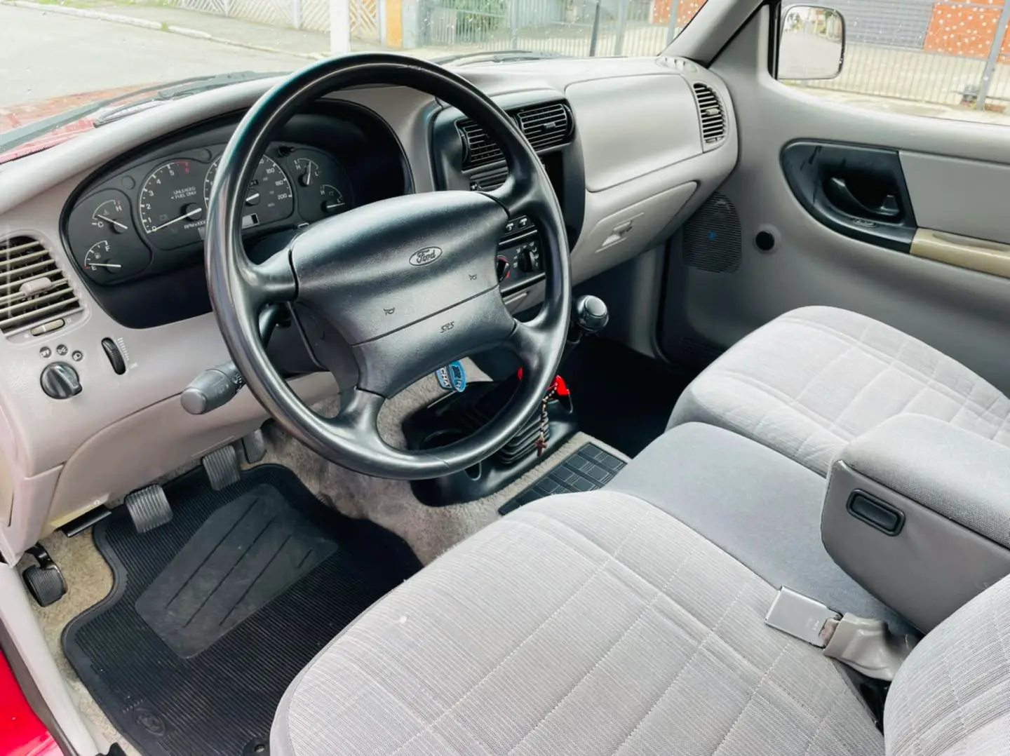 Ford Ranger XL 1996 com motor V6 4.0 / Foto: Julio Raridades