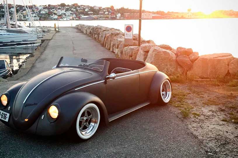 Volkswagen Fusca Deluxe de 1961 roadster preto fosco / Foto reprodução / Danni Koldal