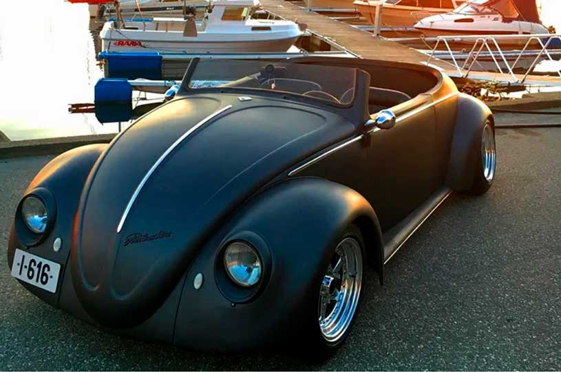 Volkswagen Fusca Deluxe de 1961 roadster preto fosco / Foto reprodução / Danni Koldal