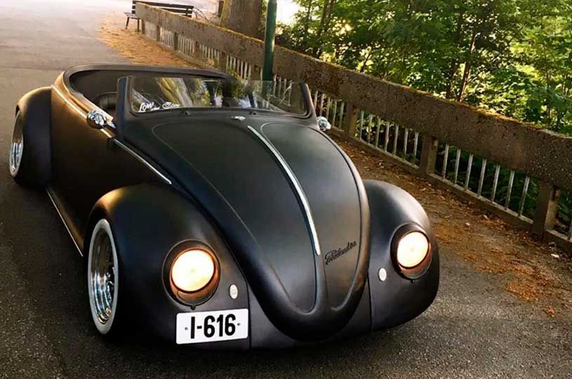 Volkswagen Fusca Deluxe de 1961 roadster preto fosco / Foto reprodução / Danni Koldal