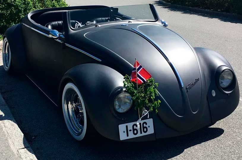 Volkswagen Fusca Deluxe de 1961 roadster preto fosco / Foto reprodução / Danni Koldal