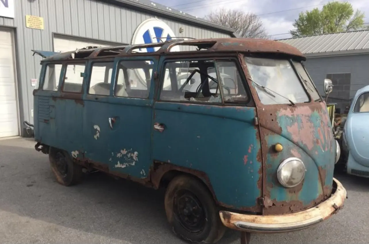 VW Kombi Corujinha 1959 / Foto reprodução / Bring a Trailer