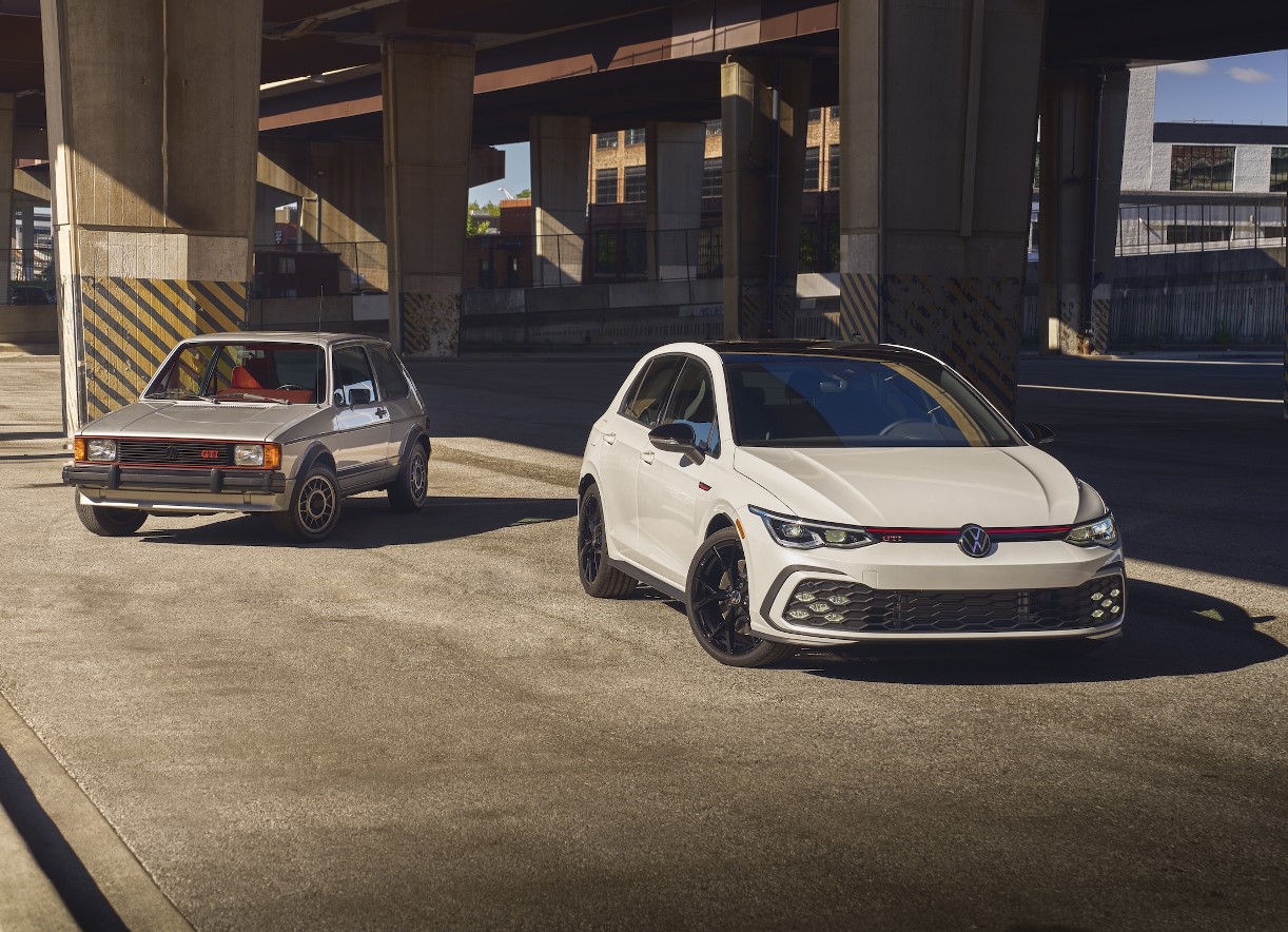 VW GTi 2024 com transmissão manual / Foto reprodução / Volkswagen
