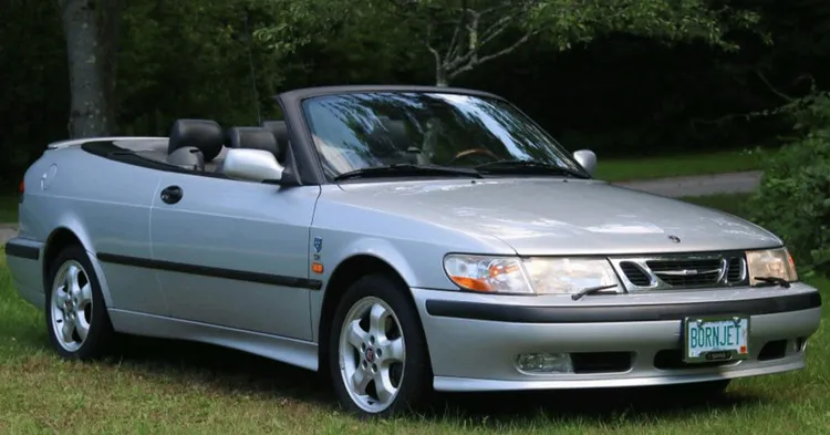 Saab 9-3 ano 2000 / Foto: Bring a Trailer