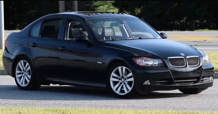 BMW-325i 2006 / YouTube - Graham Cain