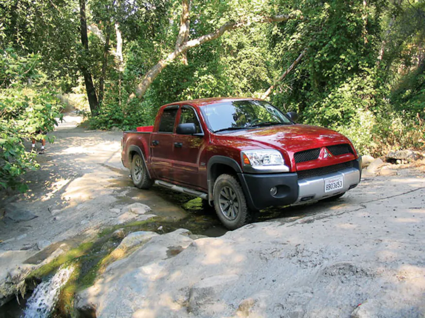 2006 Mitsubishi Raider Pickup / Foto reprodução