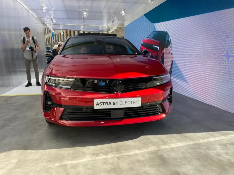 Astra Sports Tourer Electric / Foto reprodução / Opel / MotorOnline