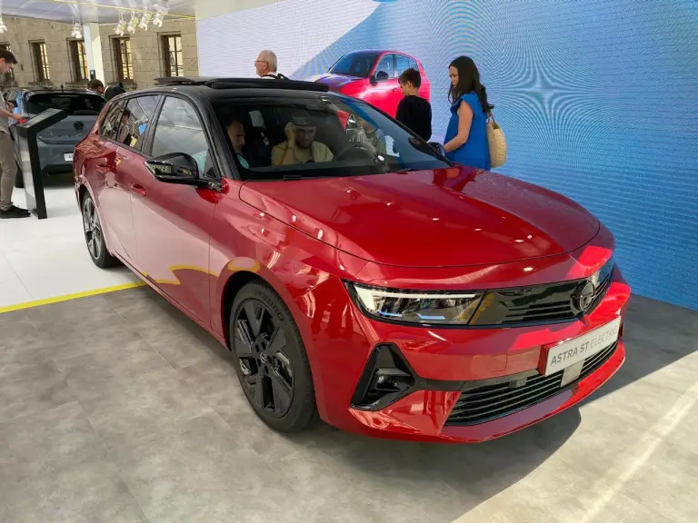 Astra Sports Tourer Electric / Foto reprodução / Opel / MotorOnline