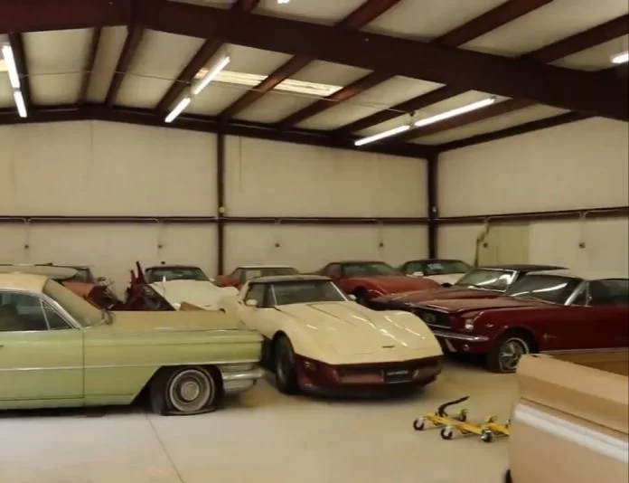 Mais de 20 carros clássicos de colecionador são encontrados em celeiro abandonado nos Estados Unidos — Foto: Reprodução