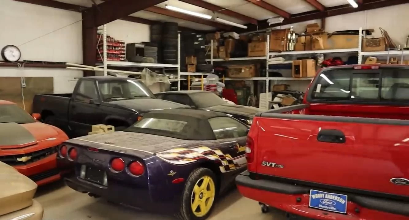Mais de 20 carros clássicos de colecionador são encontrados em celeiro abandonado nos Estados Unidos — Foto: Reprodução