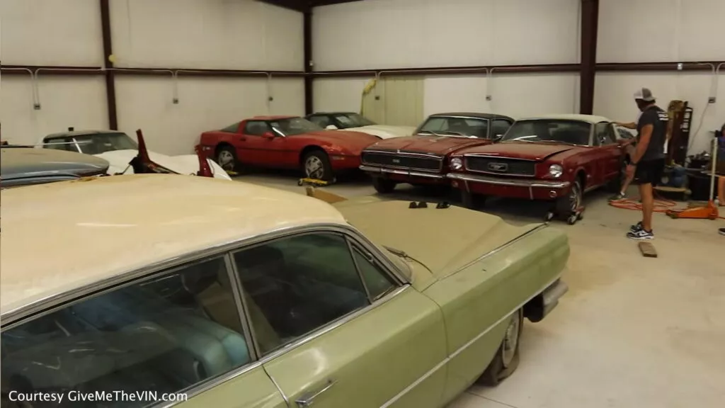 Mais de 20 carros clássicos de colecionador são encontrados em celeiro abandonado nos Estados Unidos — Foto: Reprodução