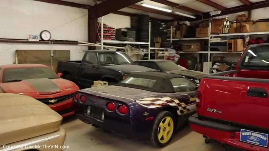 Mais de 20 carros clássicos de colecionador são encontrados em celeiro abandonado nos Estados Unidos — Foto: Reprodução