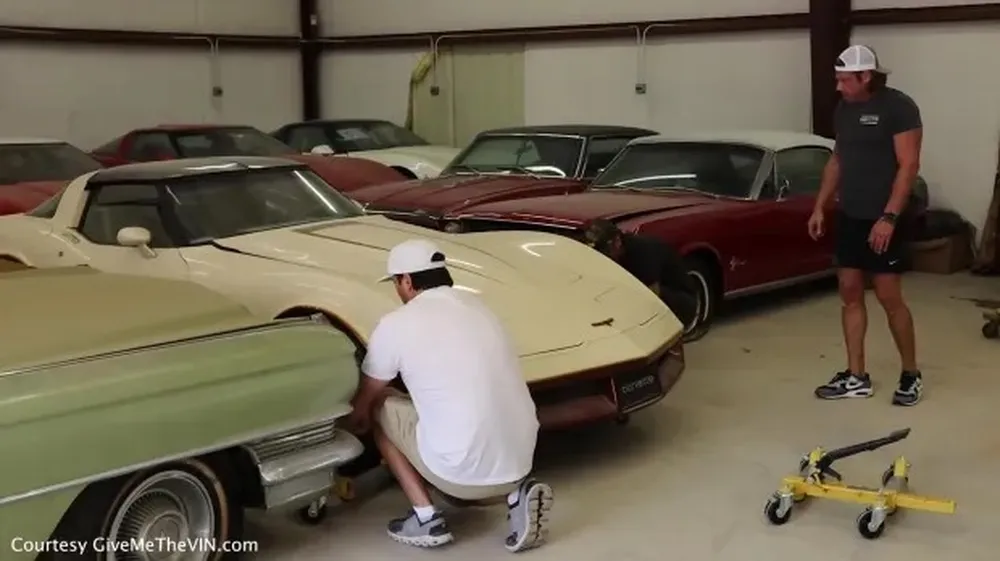 Mais de 20 carros clássicos de colecionador são encontrados em celeiro abandonado nos Estados Unidos — Foto: Reprodução