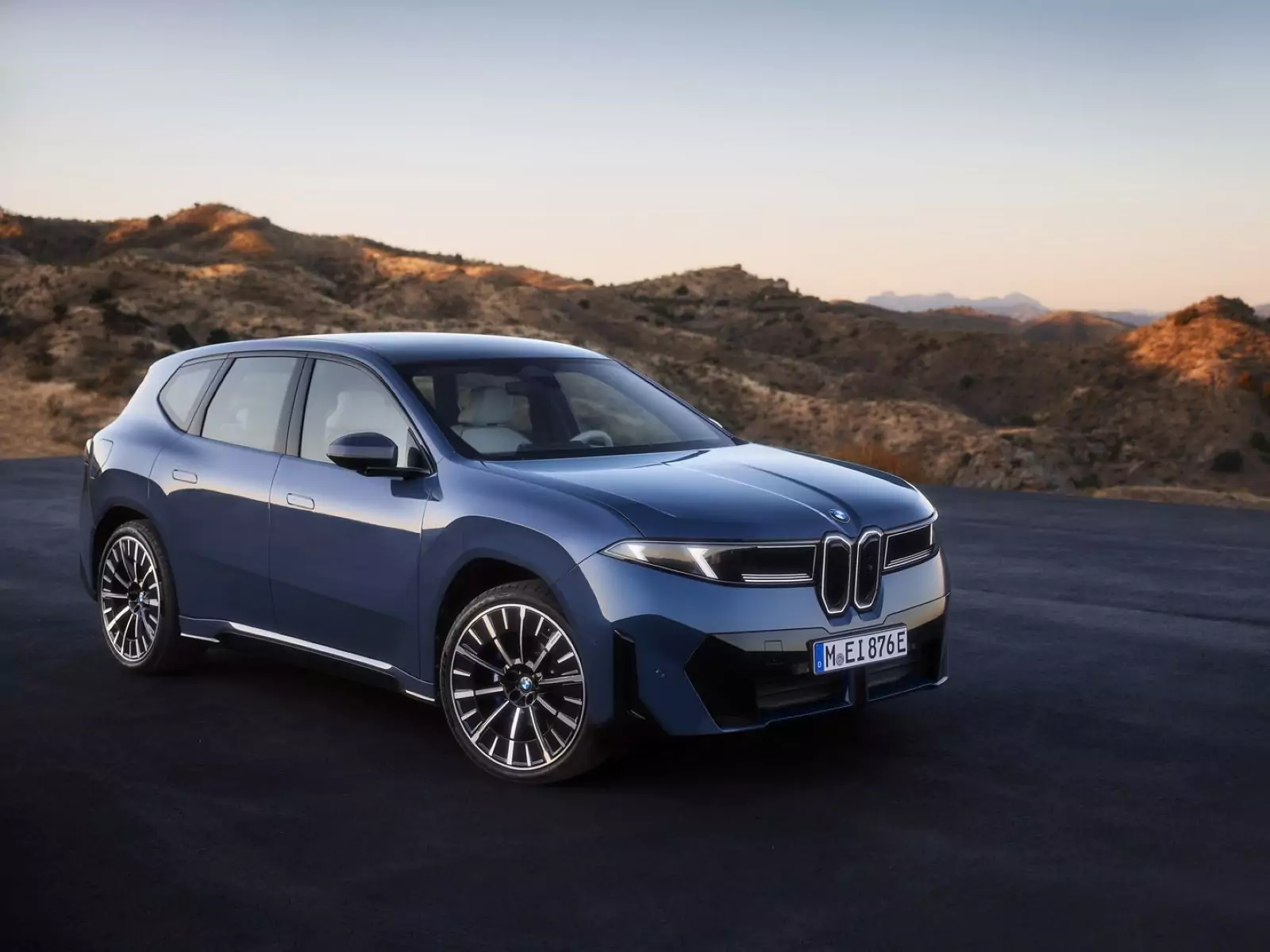 BMW iX3 2026: Novo SUV estreia com design futurista de 463 cv