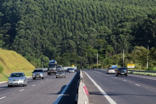 Paraná Investe R$ 140 Milhões em Rodovia ‘Indestrutível’ com Concreto: Foco no Desenvolvimento Logístico